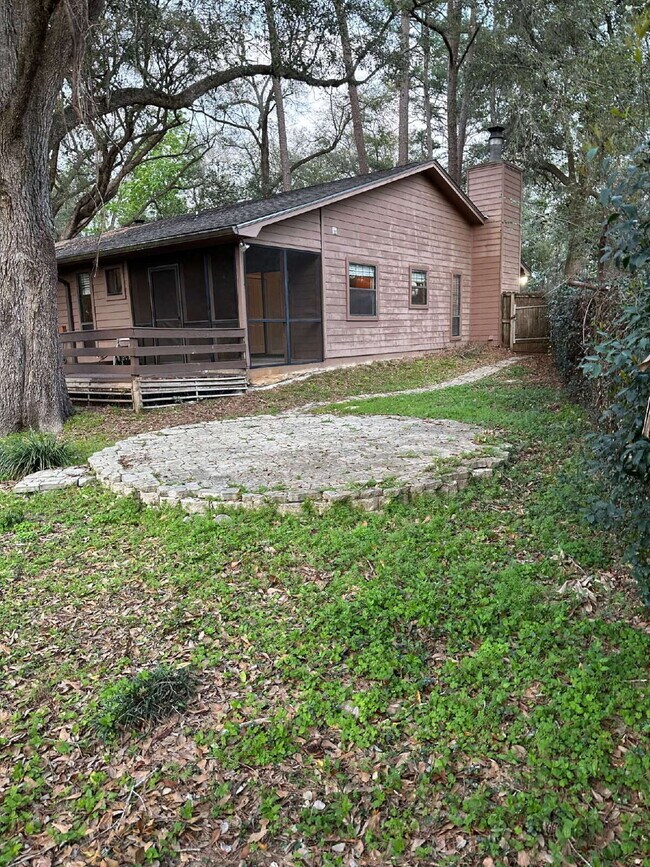 Building Photo - Great townhome in Brewster Estates!