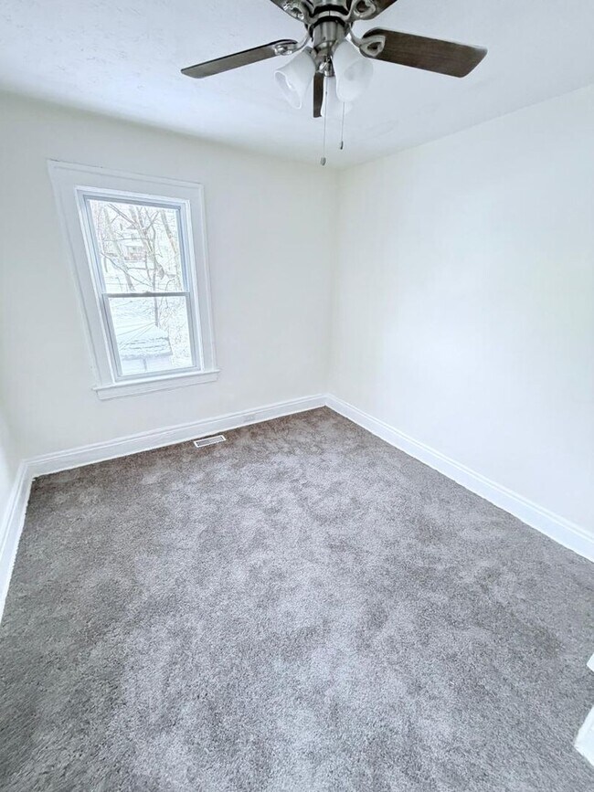 Building Photo - 3242-3242 Sycamore Rd