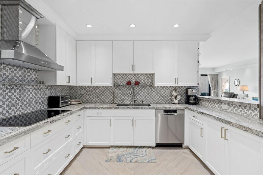Building Photo - 201 Crandon Blvd