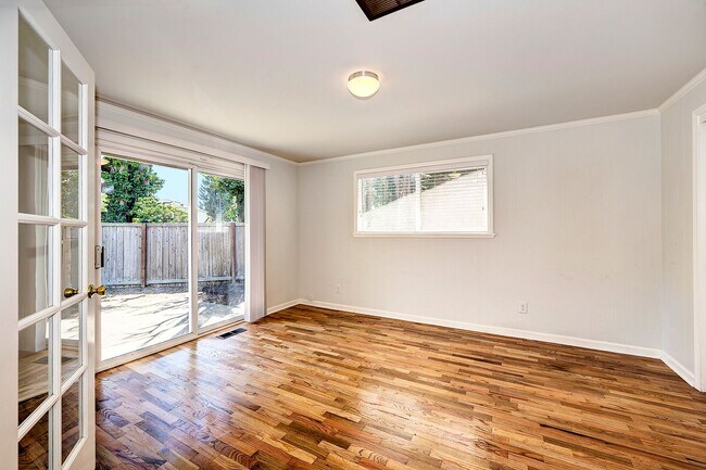 Building Photo - Lynnwood Rambler