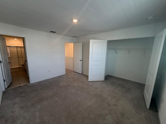 Building Photo - 2984 Skyline Lp