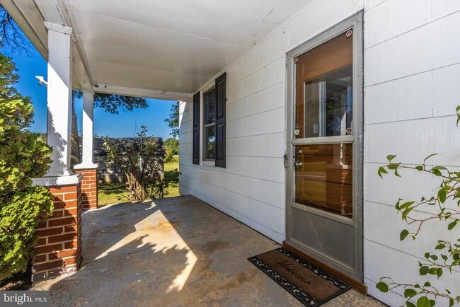 Building Photo - 13634 Glissans Mill Rd