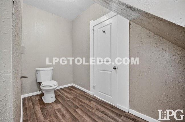 Building Photo - 3905 Peru St