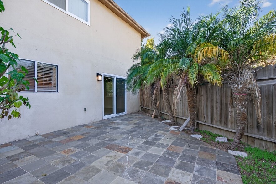 Building Photo - 2884 La Salle Ave