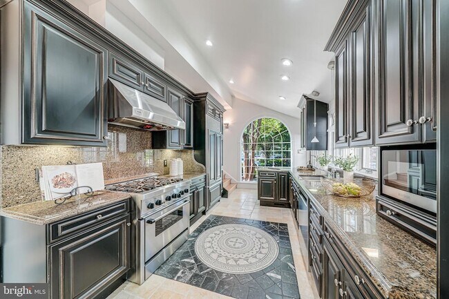 Building Photo - 4817 Chevy Chase Blvd