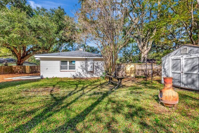 Building Photo - 1757 Skinner Ave