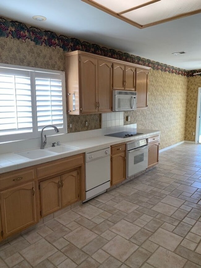 Building Photo - 9805 Paper Moon Way