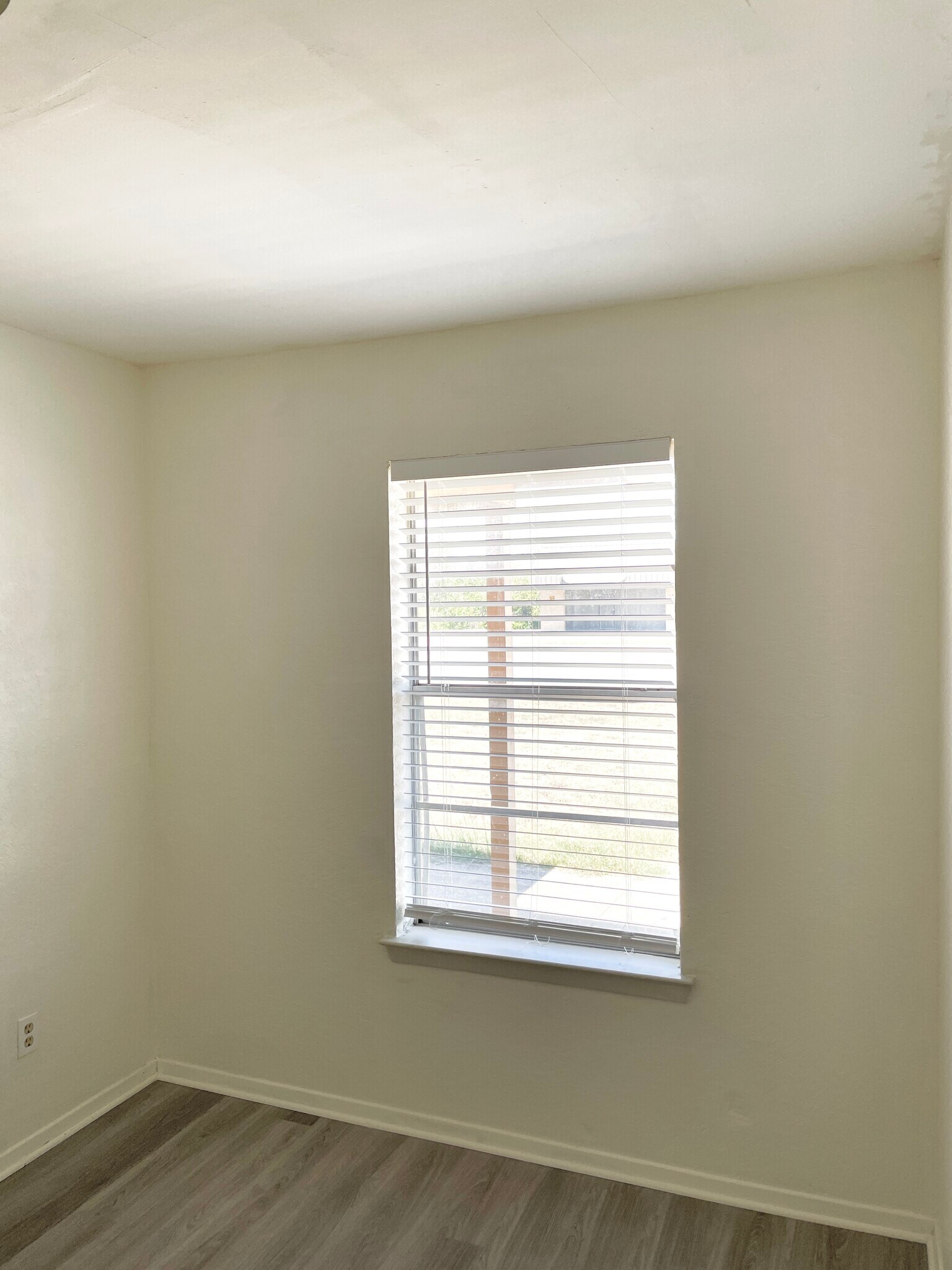 Building Photo - 8337 Clifford St