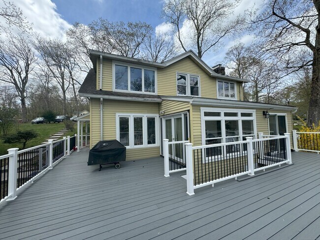 Building Photo - 105 Standish Rd