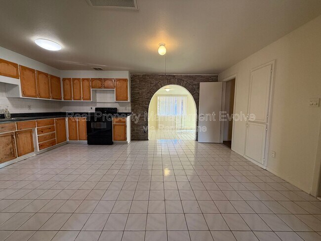 Building Photo - 4717 N 82nd Ave