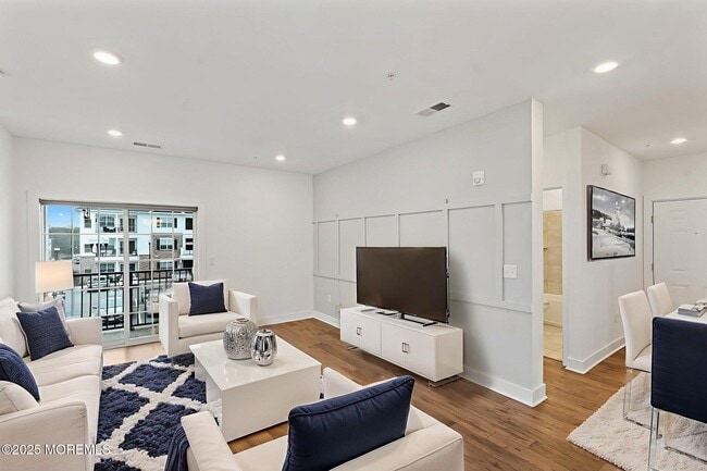 Building Photo - 827 Stiller Ln