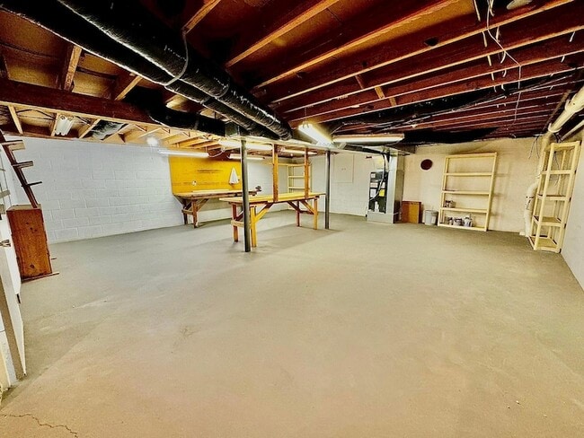 Building Photo - 3380 Tschopp Rd NE