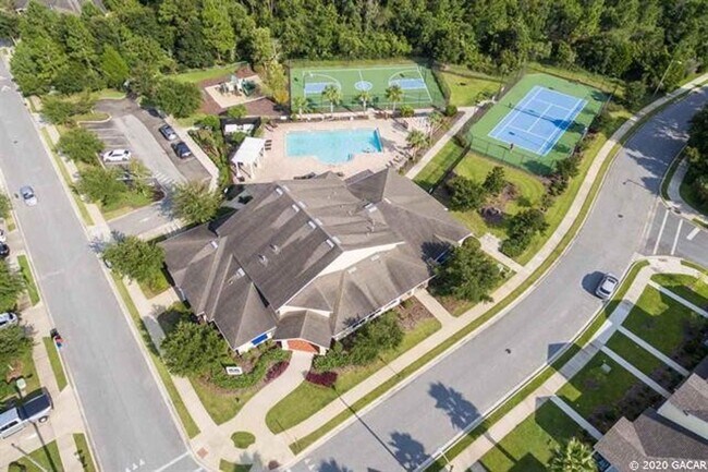 Building Photo - 3BR/2.5BA Townhouse in Sorrento - availabl...