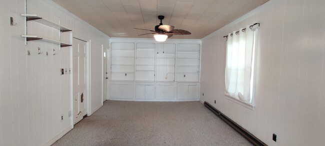 Building Photo - Ranch style home with full basement