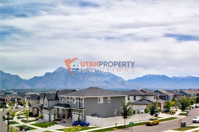 Building Photo - 2697 N Snowberry Dr