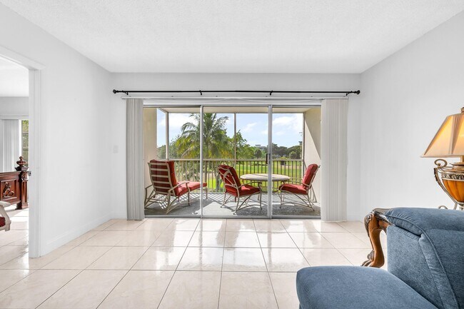 Building Photo - 2800 N Palm Aire Dr