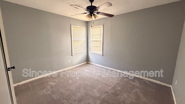 Building Photo - 3737 SE 24th St