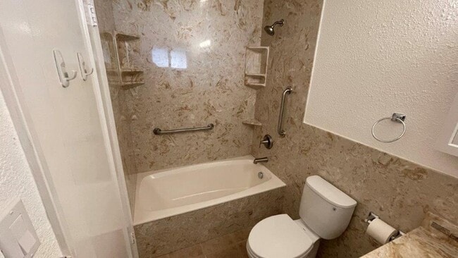 Building Photo - Pleasant HIll, Beautiful 3 bedroom 1 bath ...