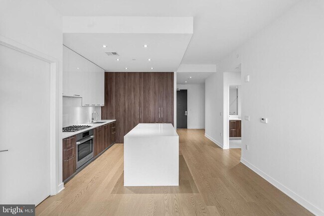 Building Photo - 1650 Silver Hill Dr