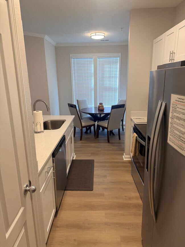 Building Photo - 609 Belle Point Dr