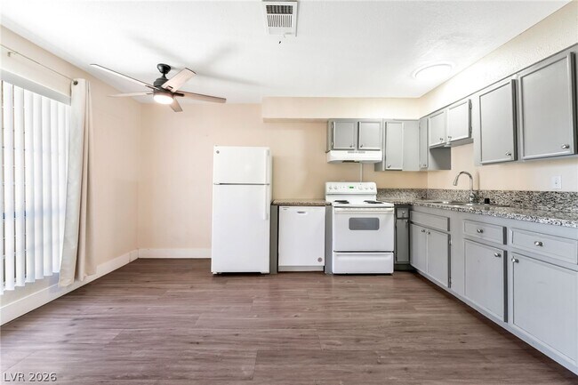 Building Photo - 4300 N Lamont St