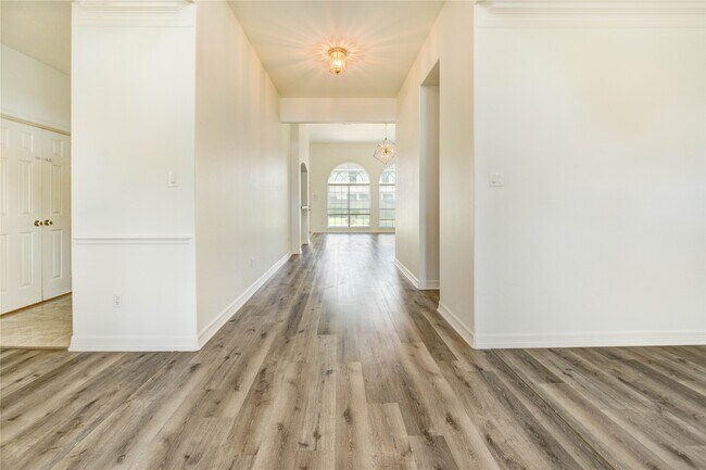 Building Photo - 8803 Memorial Creek Dr