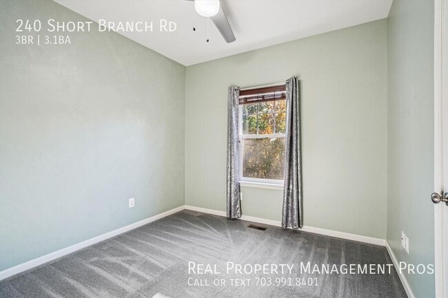 Building Photo - 240 Short Branch Rd