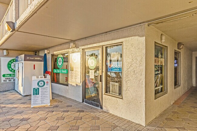 Building Photo - 8743 Thomas Dr