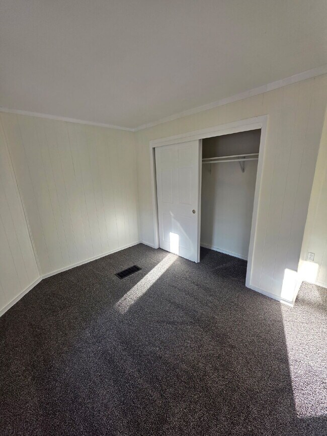 Building Photo - Beautiful 3 bedroom home located on Myrtle Hill Park!