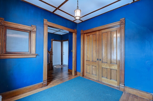 Building Photo - 93 Meadow St