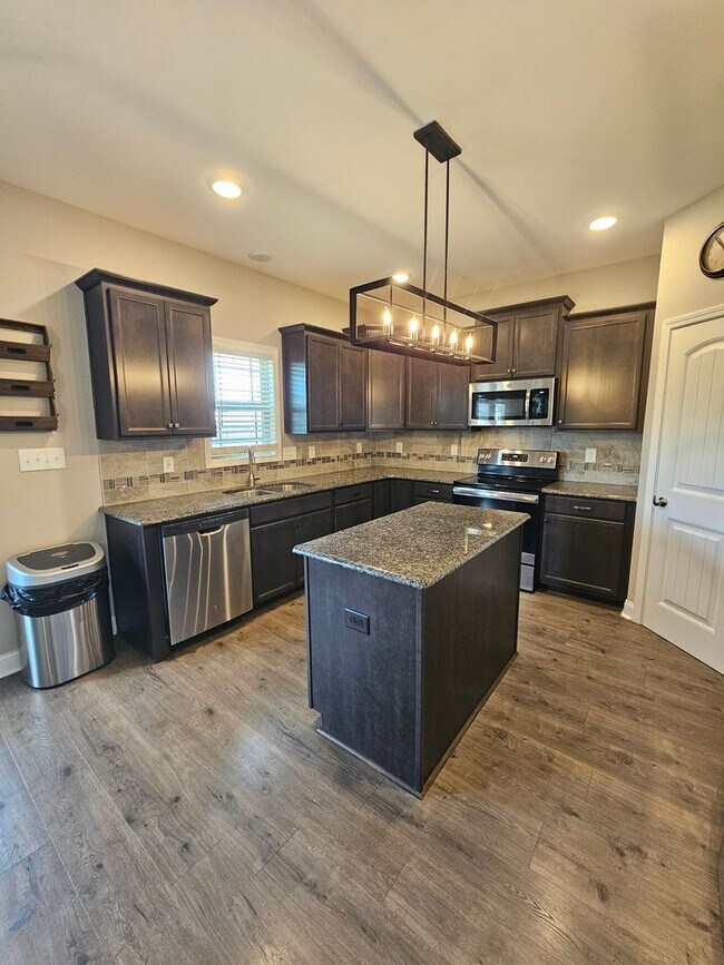 Building Photo - BRAND NEW LISTING!!!!