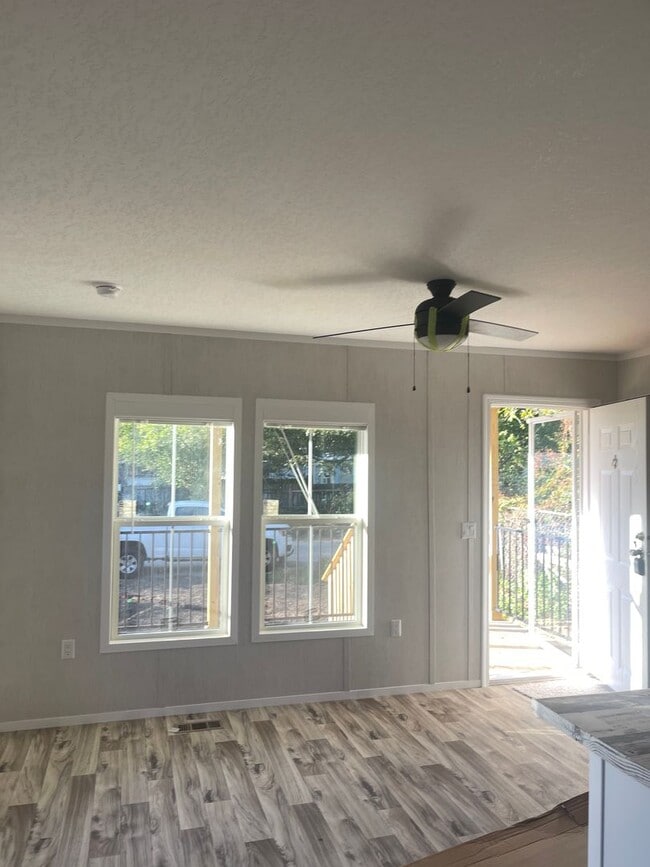 Building Photo - LUXURY MOBILE HOME  1 Bedroom/ 1 Bath