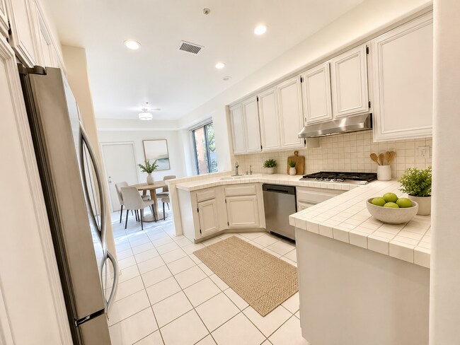 Building Photo - Beautiful home located in the coveted Rancho San Rafael area of Glendale