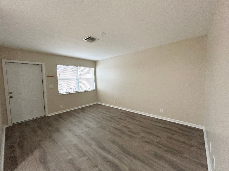 Building Photo - 1611 Green Ln