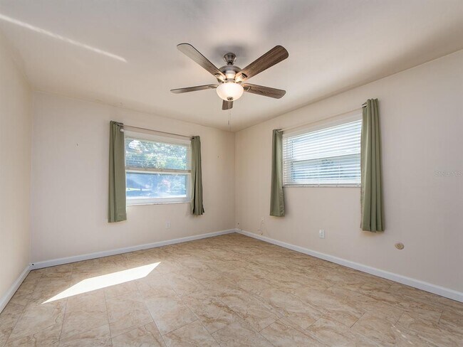 Building Photo - 2395 6th Ave SW