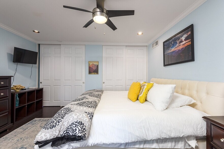 Building Photo - 6502 E Eugie Terrace