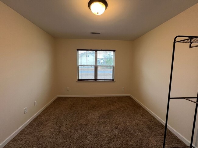 Building Photo - 310 Landon Ln