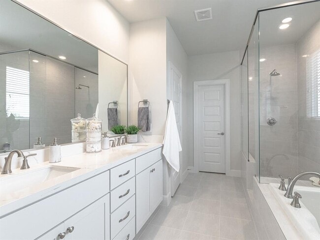 Master Bathroom on 3rd Floor - 2720 Grand Fountains Dr