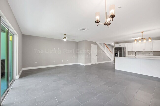 Building Photo - 37 SE 15th Terrace