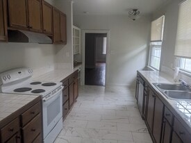 Building Photo - 3315 W Markham St