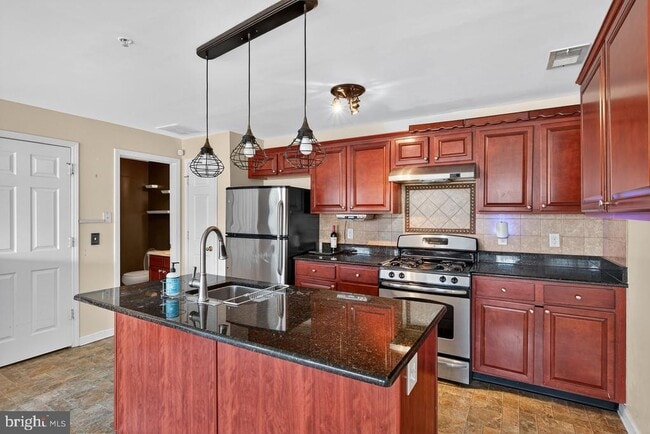 Building Photo - 1062 Lamberton St