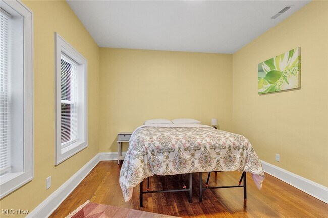 Building Photo - 2257 Grandview Ave