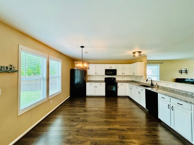 Building Photo - 5768 Buchanan Ave SW