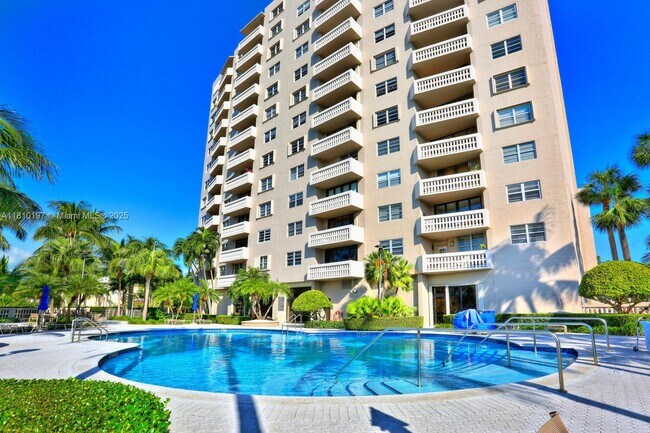 Building Photo - 90 Edgewater Dr