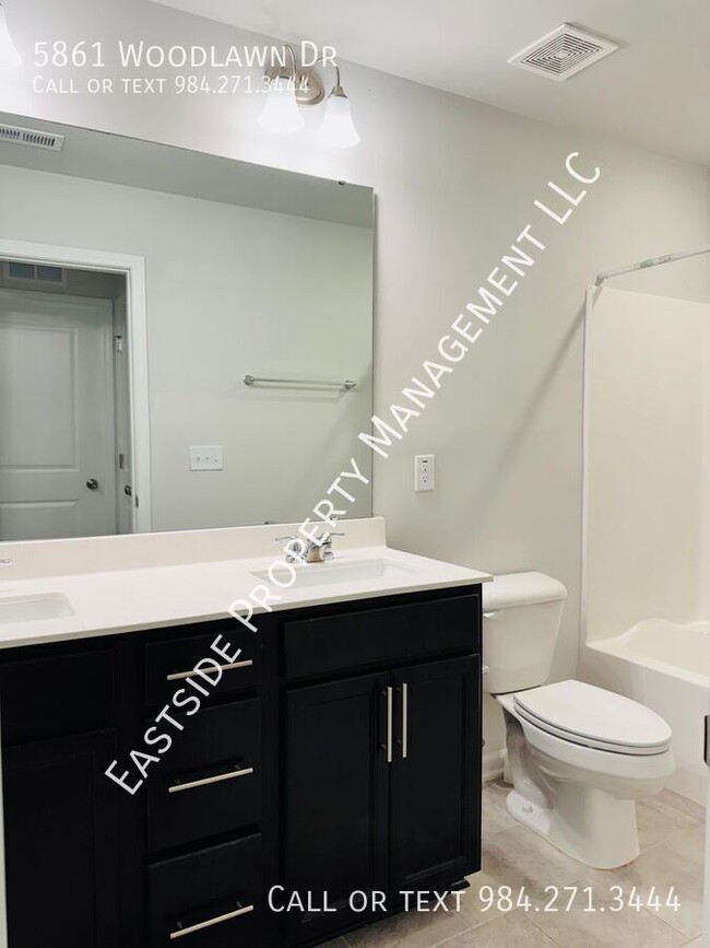 Building Photo - 5861 Woodlawn Dr