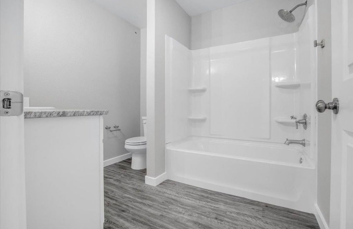 Master bath - 3201 Aberdeen Ave