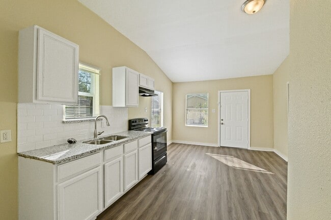 Building Photo - 10001 Lucore St