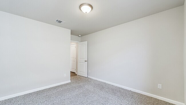 Building Photo - 105 Whirlaway Dr