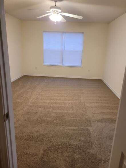 Building Photo - 13200 Birch Ct