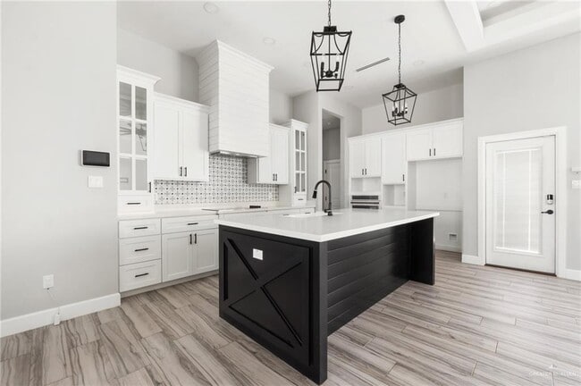 Building Photo - 16 Rabbit Run Ave